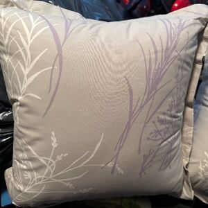 BNWOT set of 4 square accent pillows